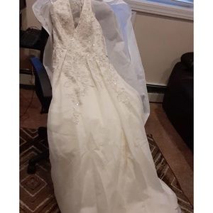 Beautiful WEDDING DRESS, never worn